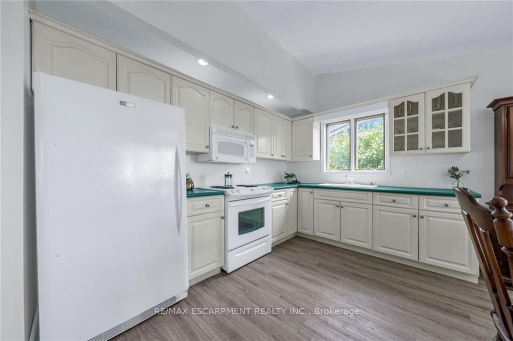 855 Lakeshore Road photo 8