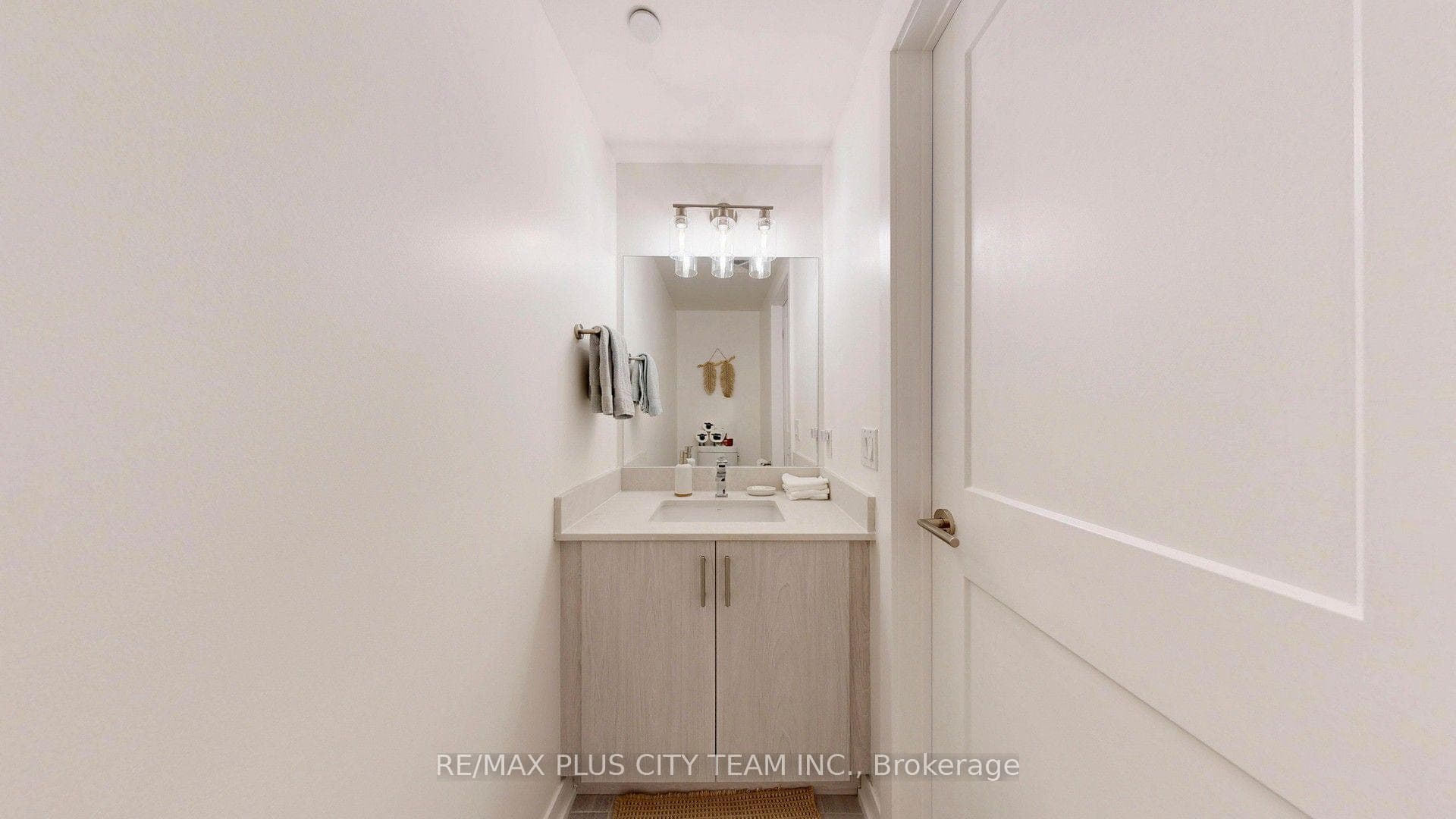 485 Logan Avenue Unit 209 photo 11