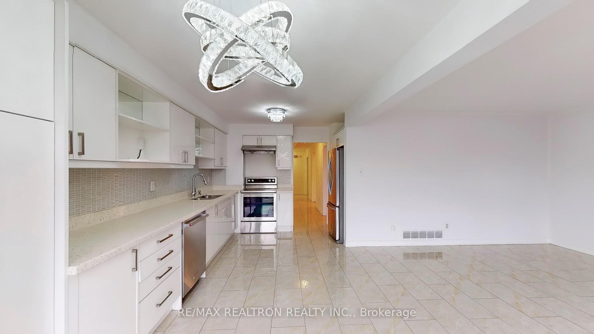 111 Woodhall Road photo 14