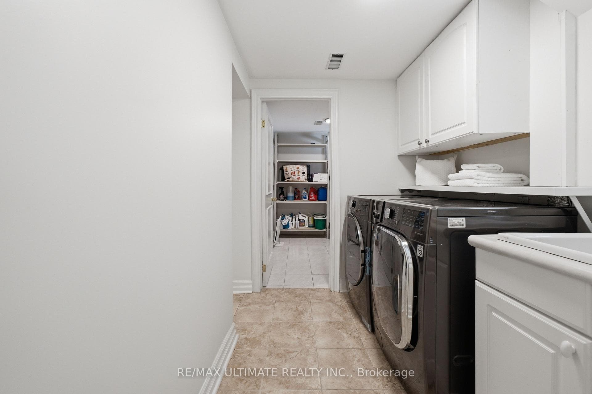 214 Sutherland Drive photo 32