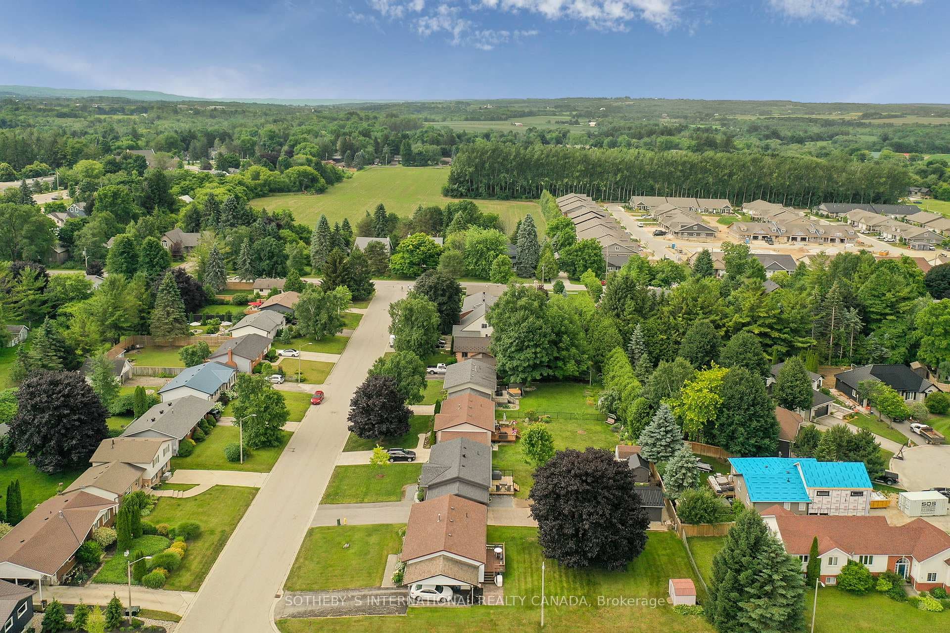 140 ORCHARD Drive photo 4