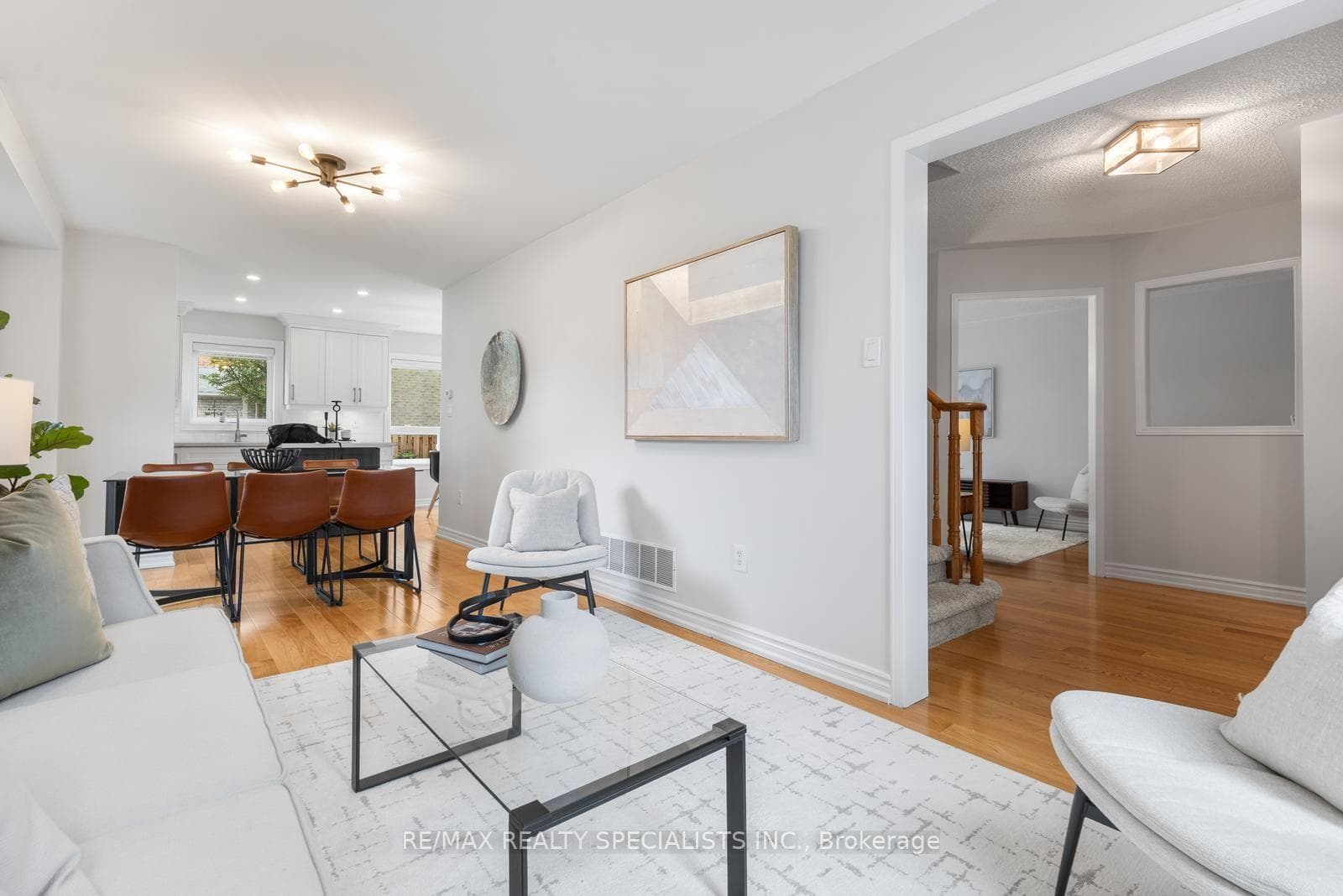 3879 Periwinkle Crescent photo 8