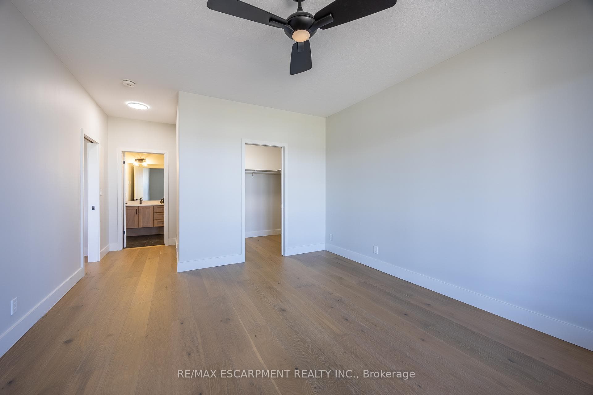 34 Andrew Avenue photo 21