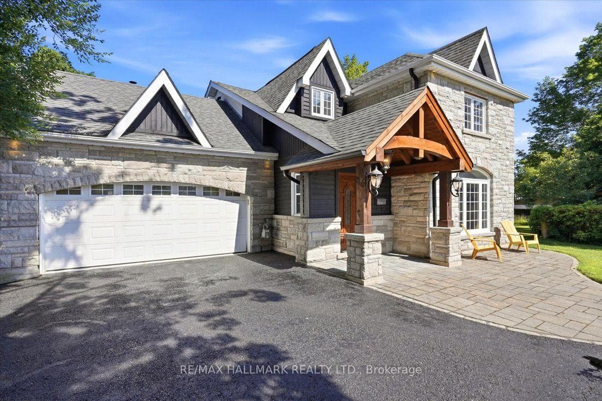 105 Duckworth Street photo 1