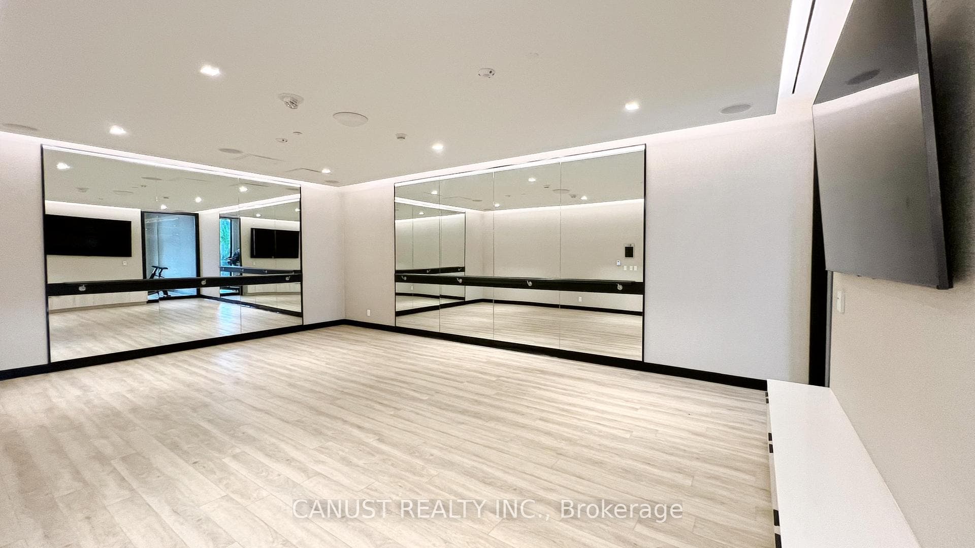 2020 Bathurst Street Unit 526 photo 18