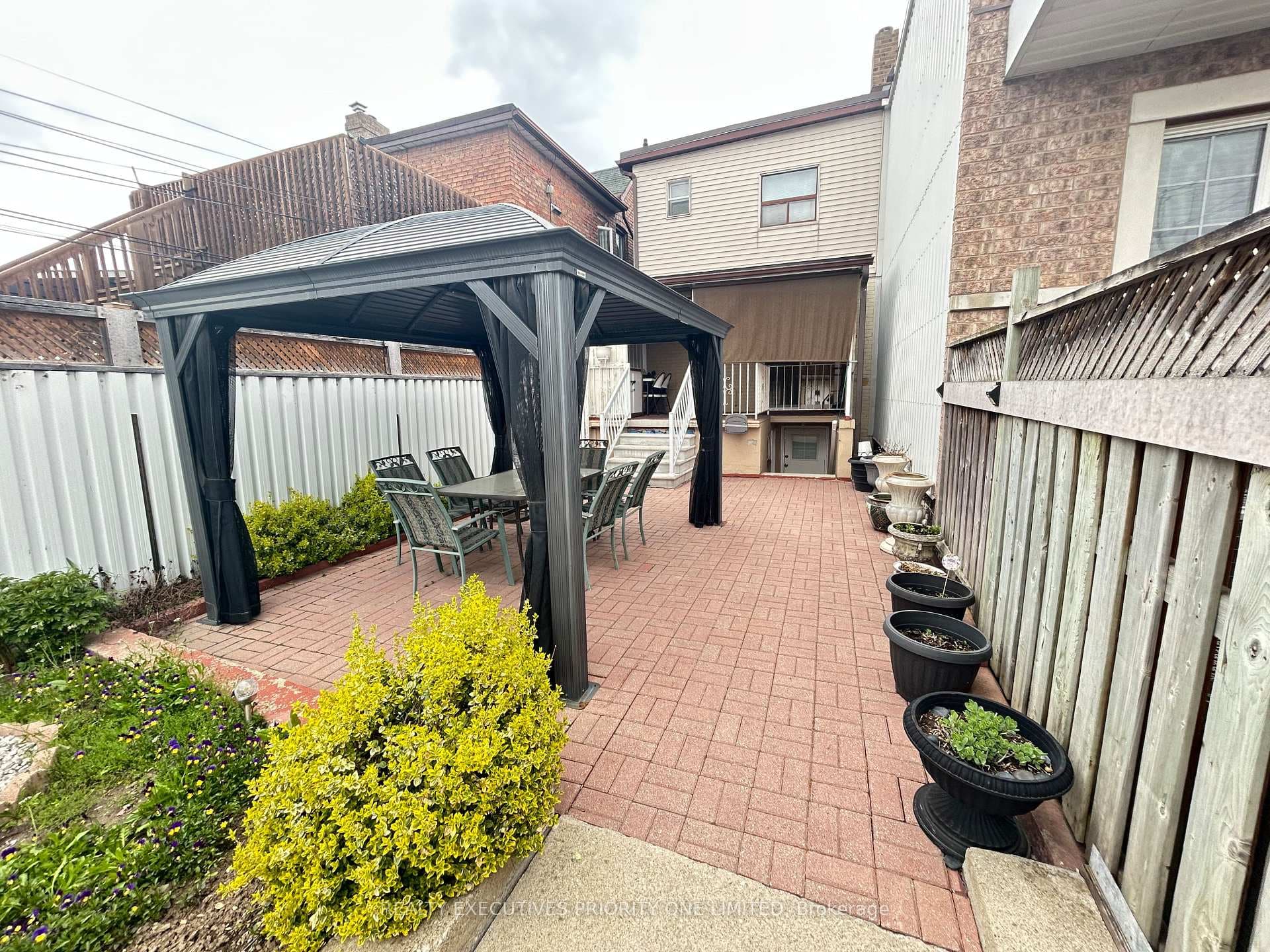 224 Caledonia Road photo 17