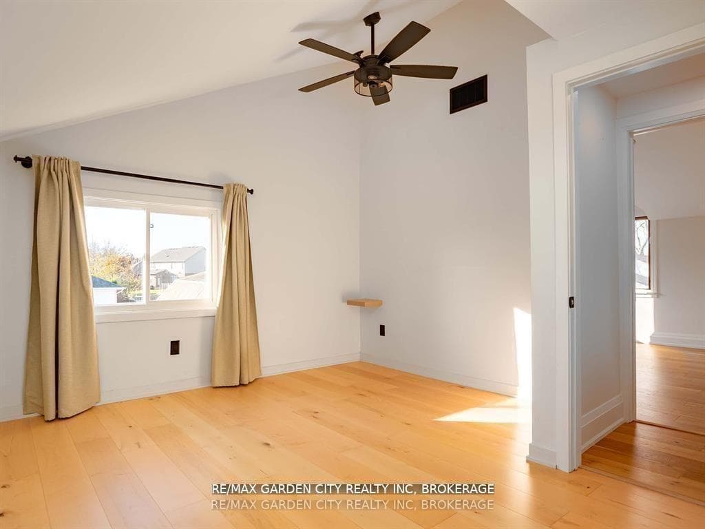 1076 Line Avenue photo 27