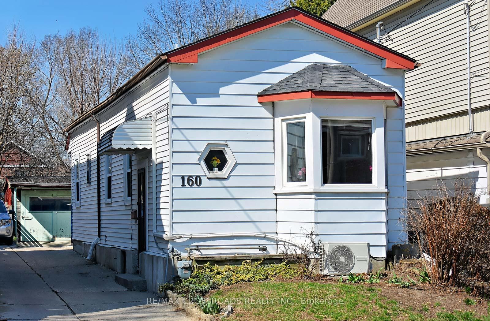 160 King Edward Avenue photo 1