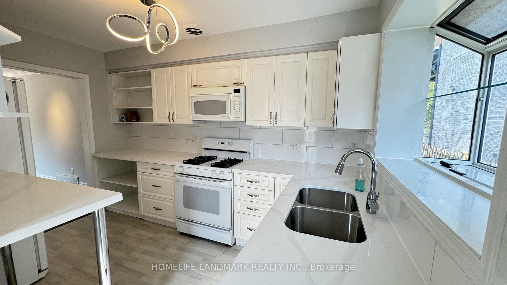 7 Talisman Crescent photo 12