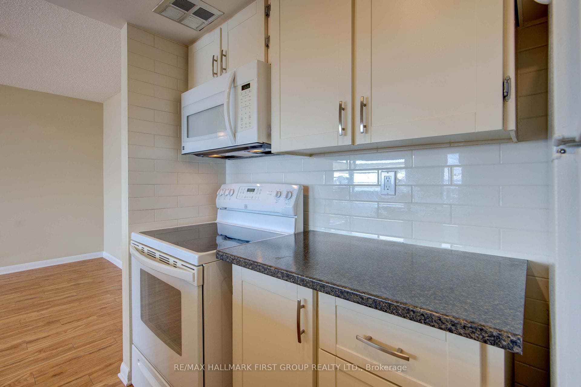 165 Ontario Street Unit 406 photo 12