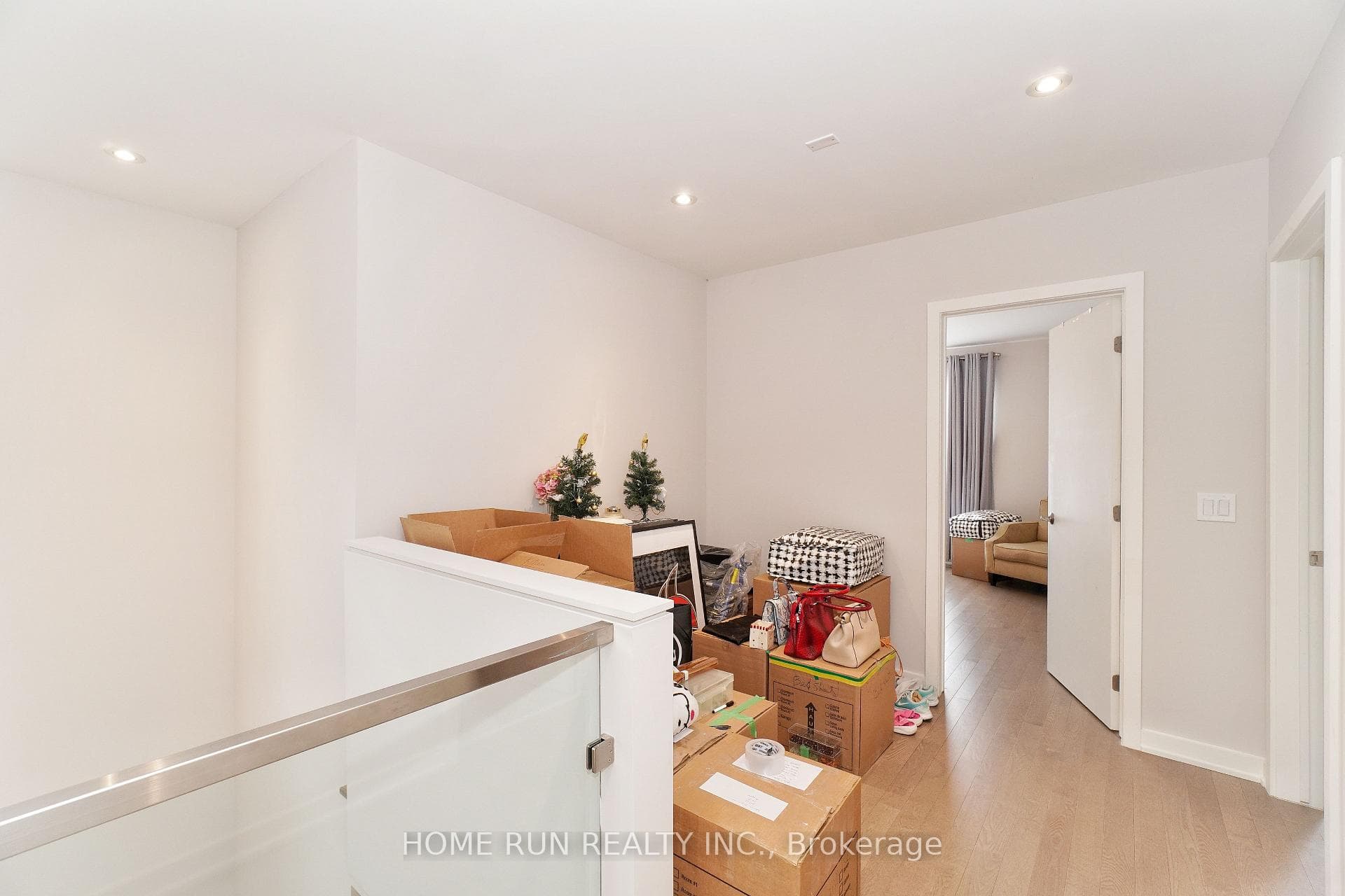 250 Soprano Avenue photo 32