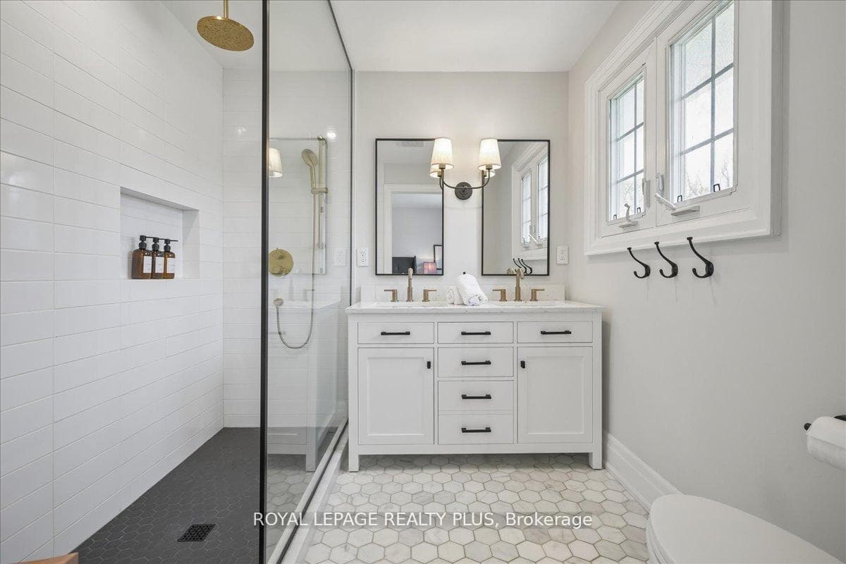 1594 Calumet Place photo 32