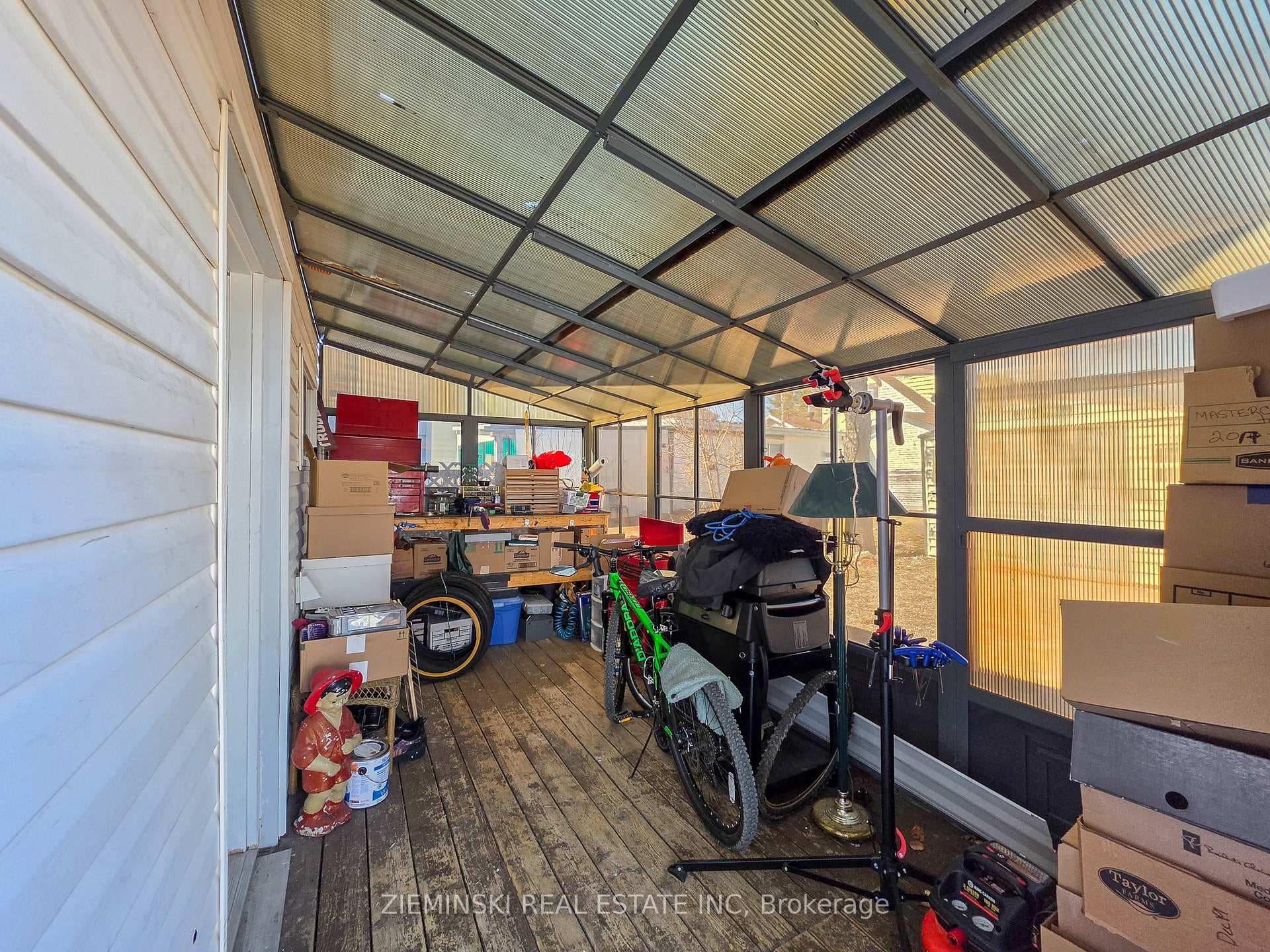 657 Cedar Avenue photo 21