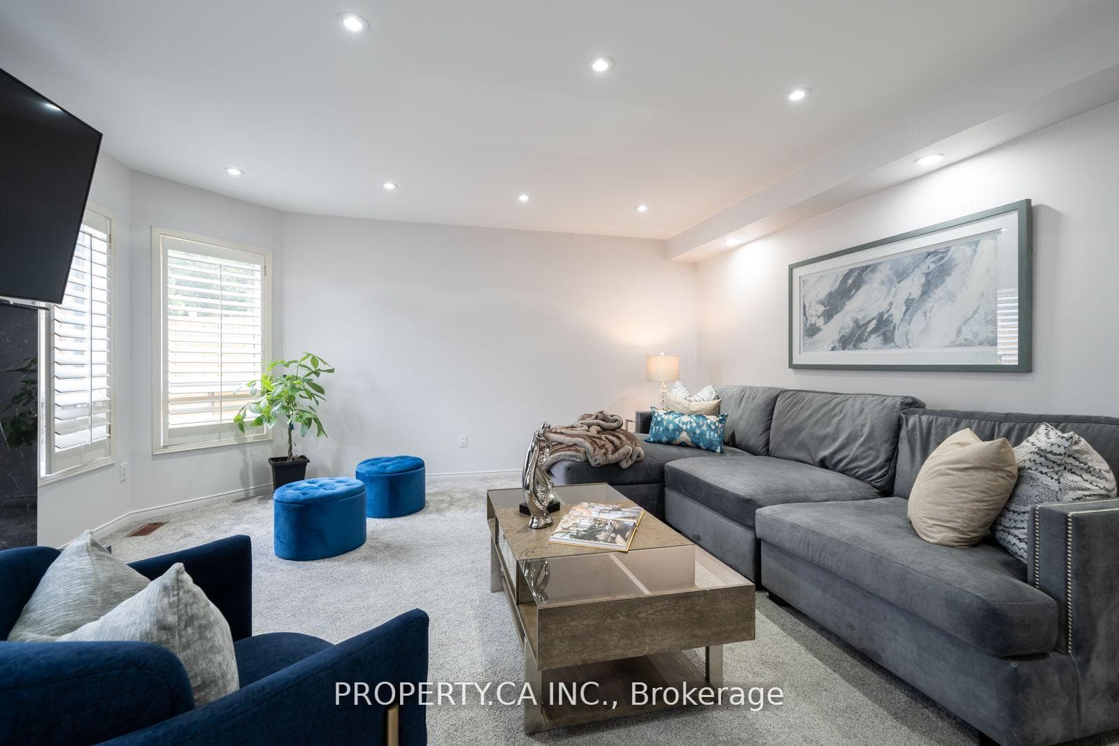 204 Beverley Glen Boulevard photo 9