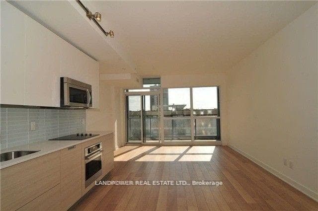 210 Simcoe Street Unit 905 photo 1