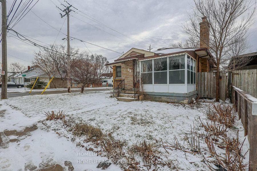 1171 Oxford Street photo 2