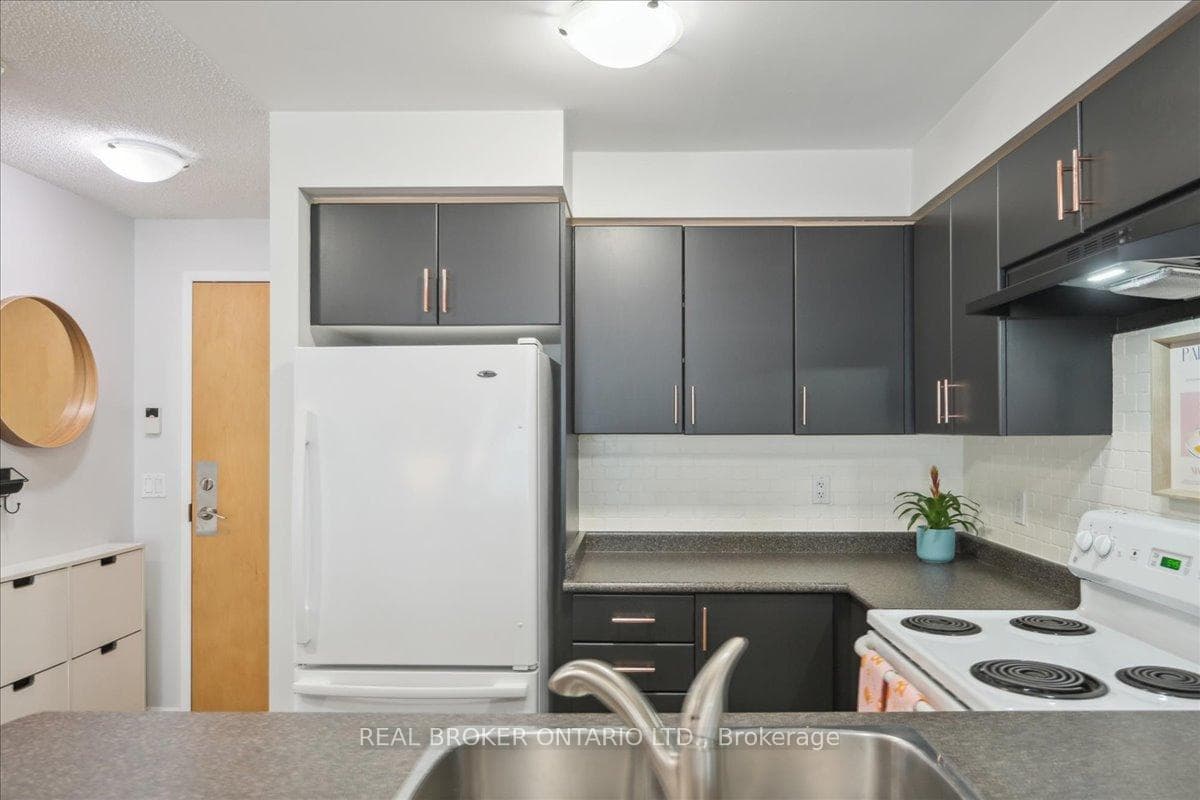 185 Legion Road Unit 608 photo 5