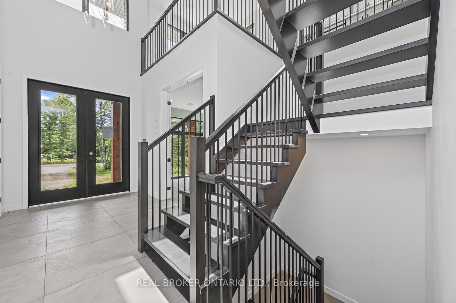 MAIN FLOOR FOYER & STAIRS TO 2ND FLOOR