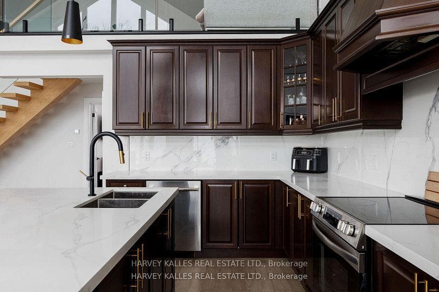 3184 Lakeshore Road photo 16
