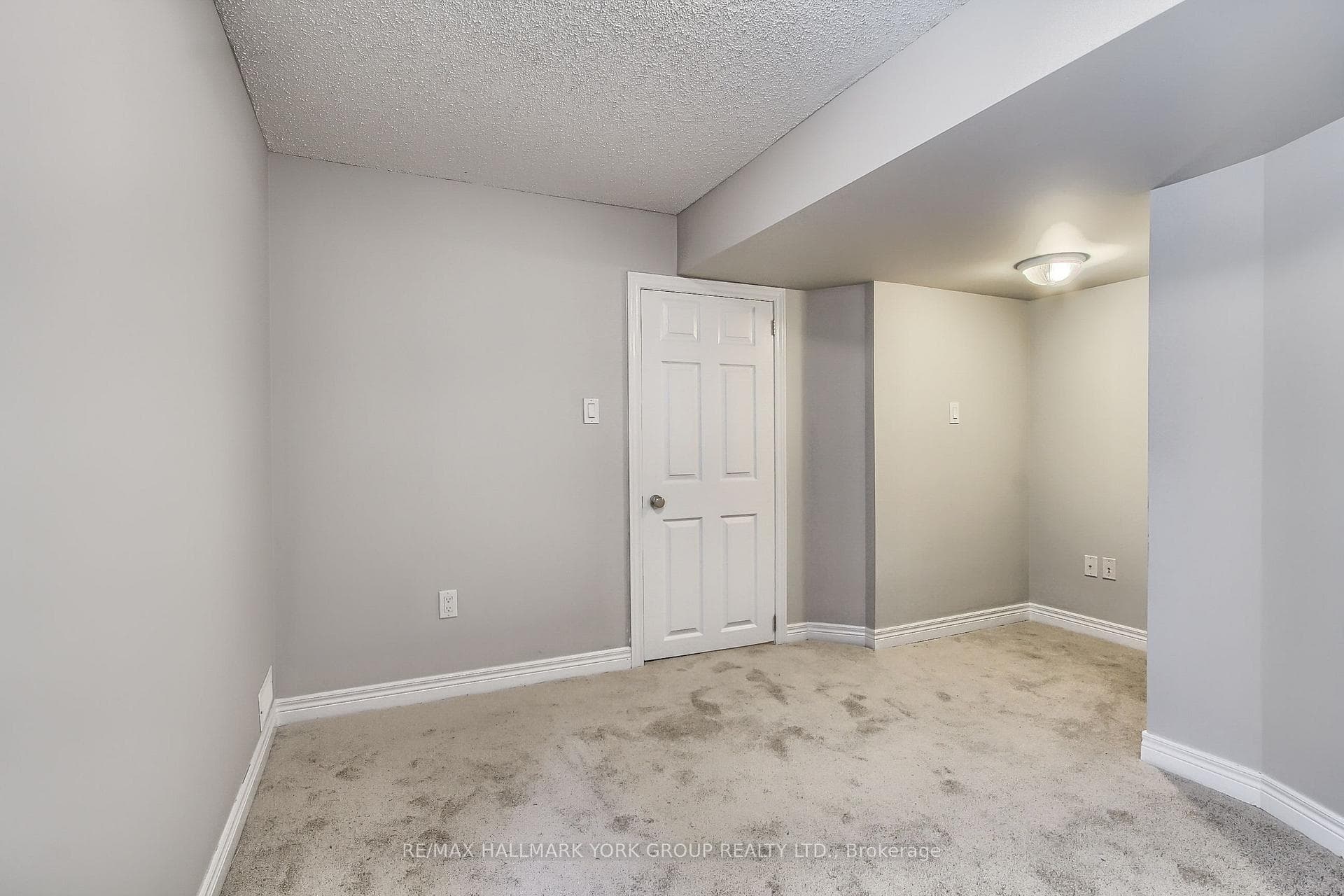 611 TAPESTRY Lane photo 34