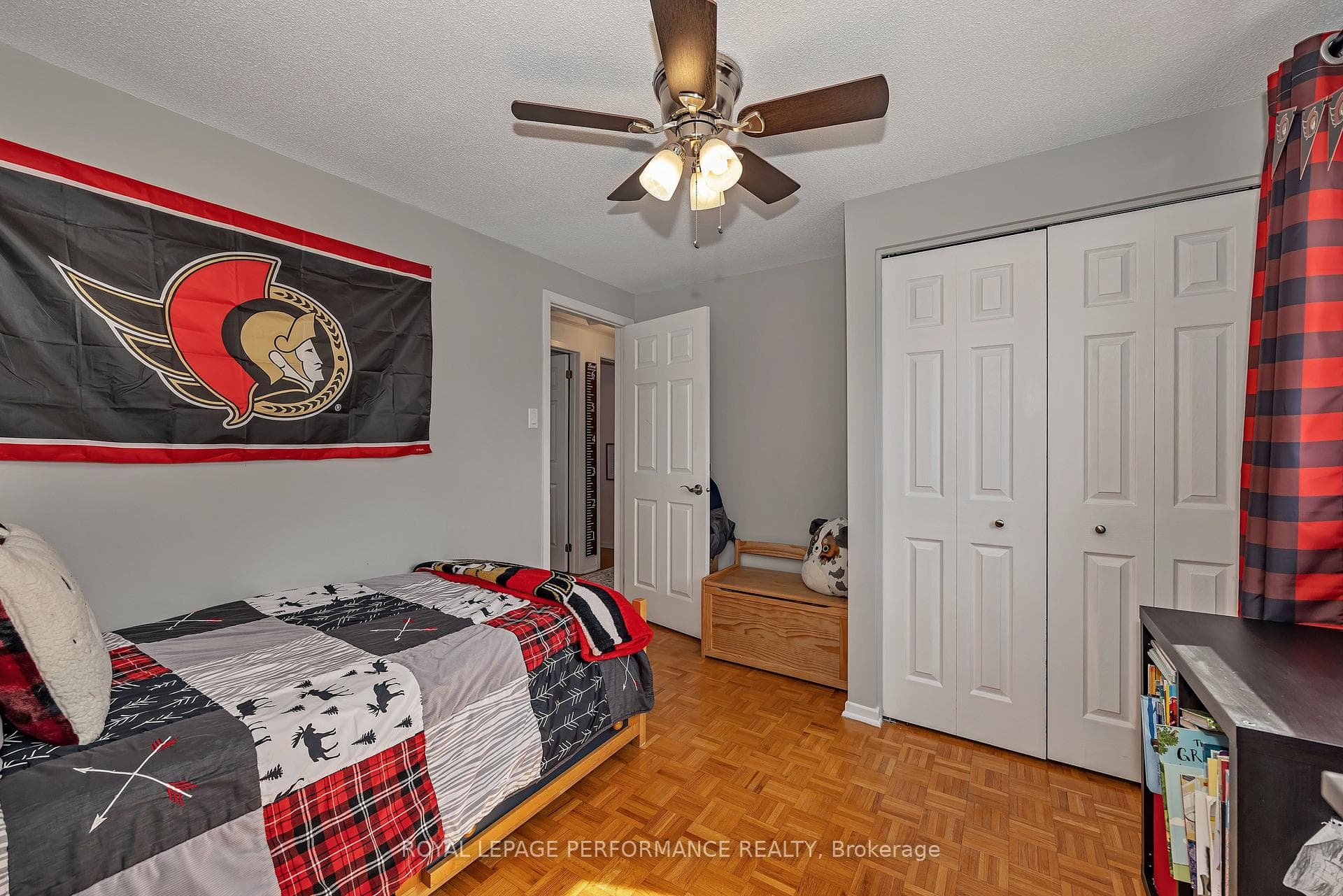 372 Phoenix Crescent photo 23