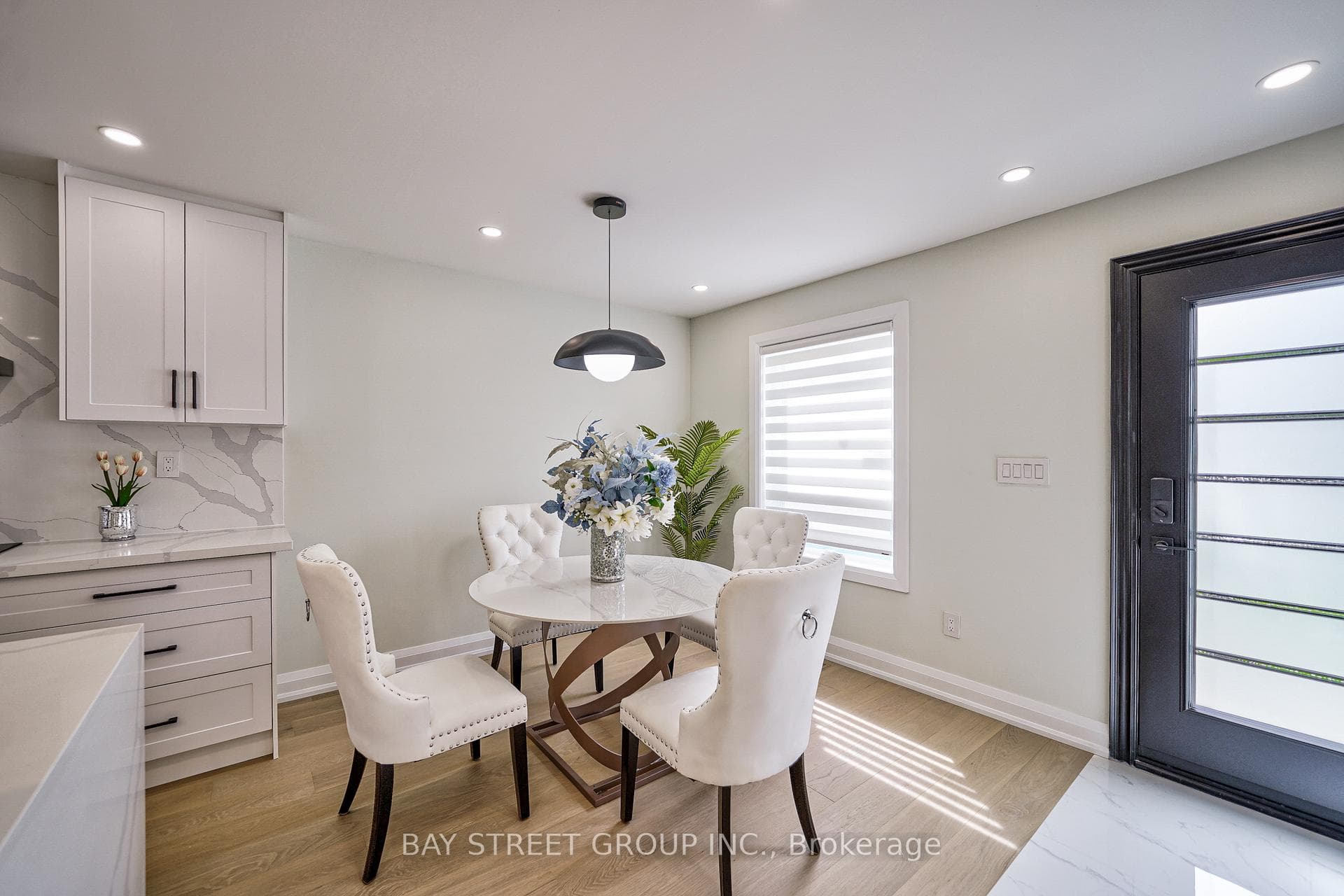 20 Janet Boulevard photo 6