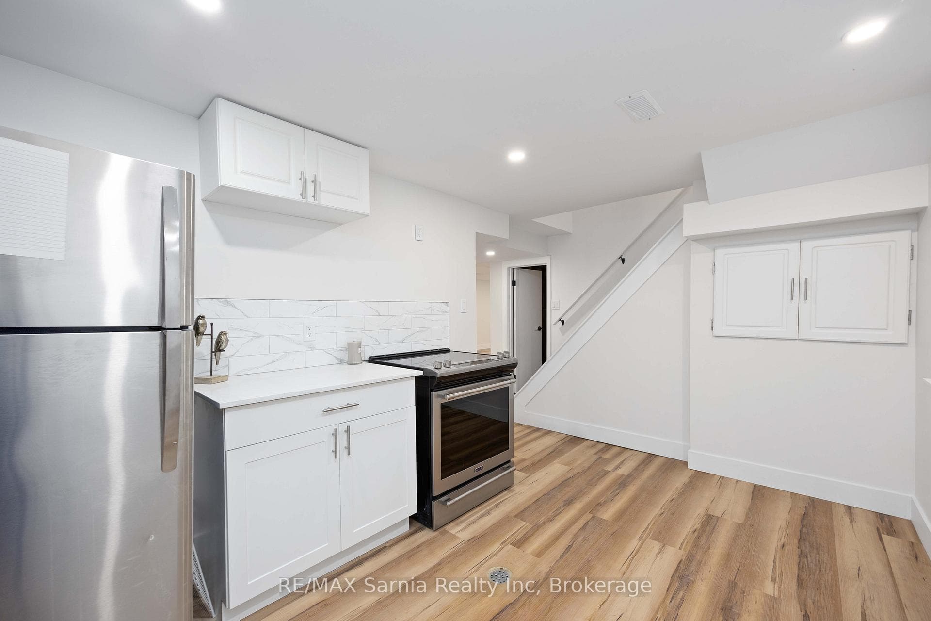 748 St Clair Parkway photo 22