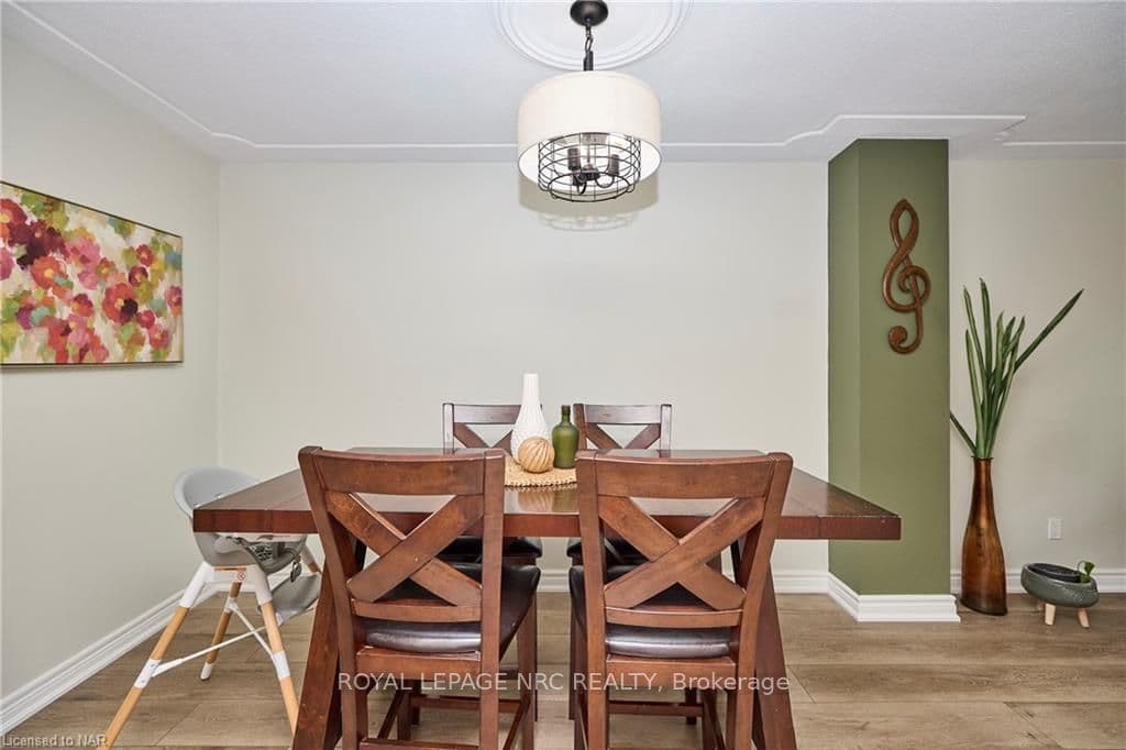 489 LINWELL Road photo 7