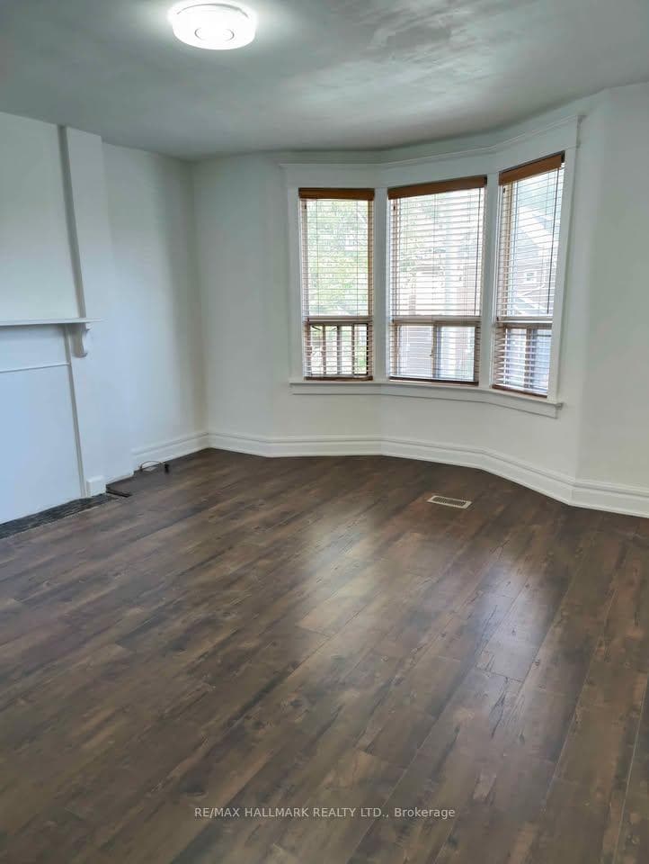 372 Woodbine Avenue photo 9