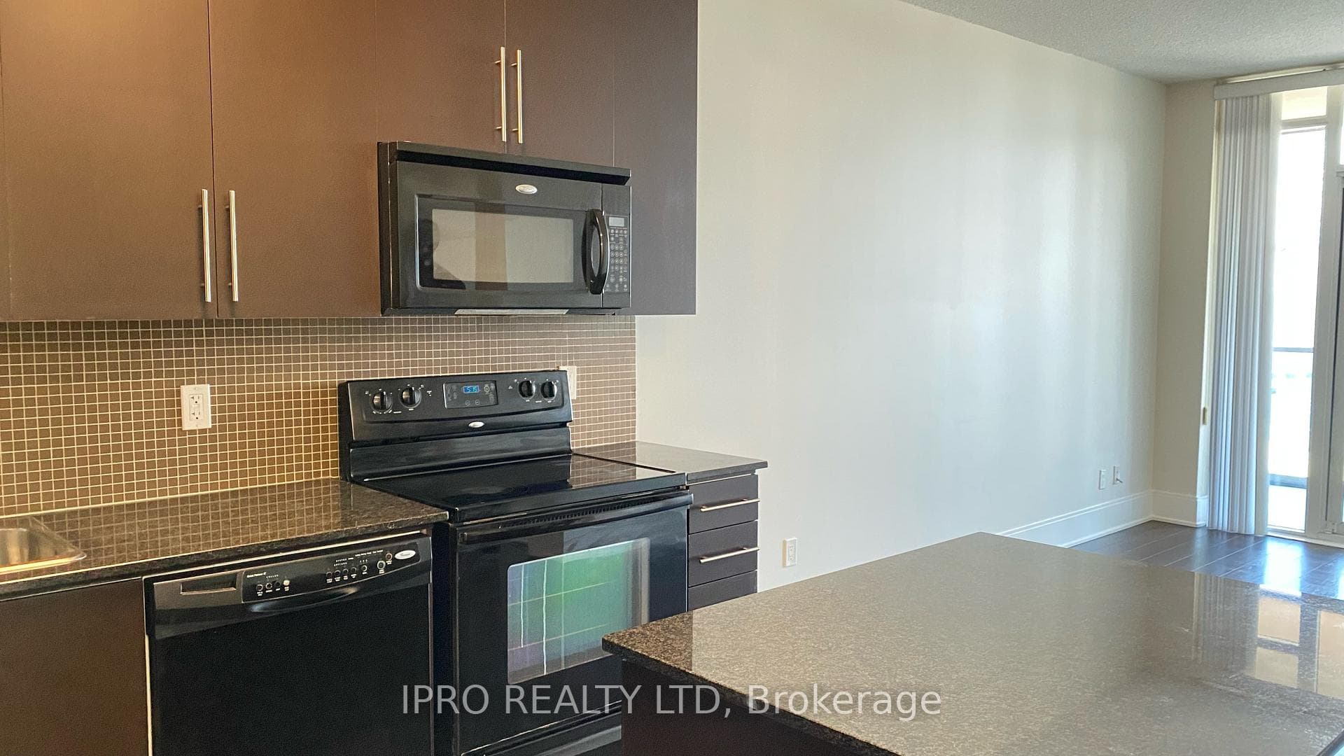 330 BURNHAMTHORPE Road Unit 1406 photo 6