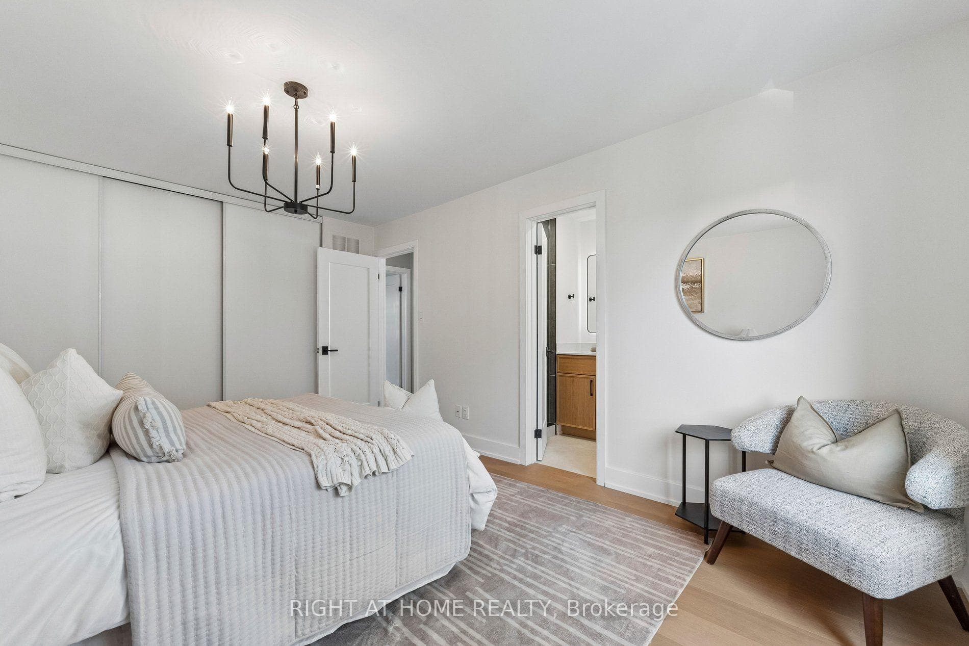16 Ian Fleming Crescent photo 28