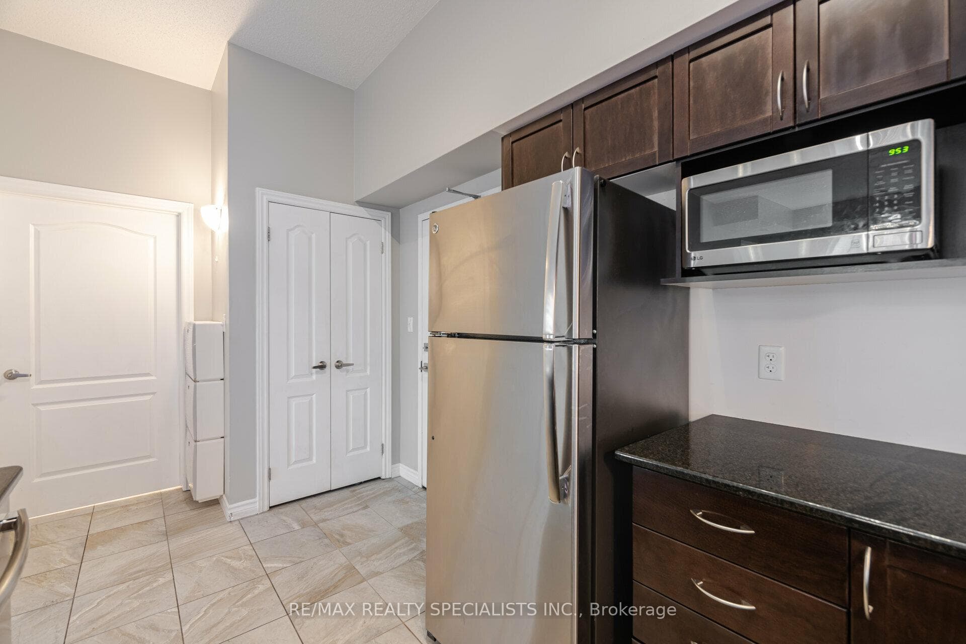 1460 Main Street Unit 403 photo 10