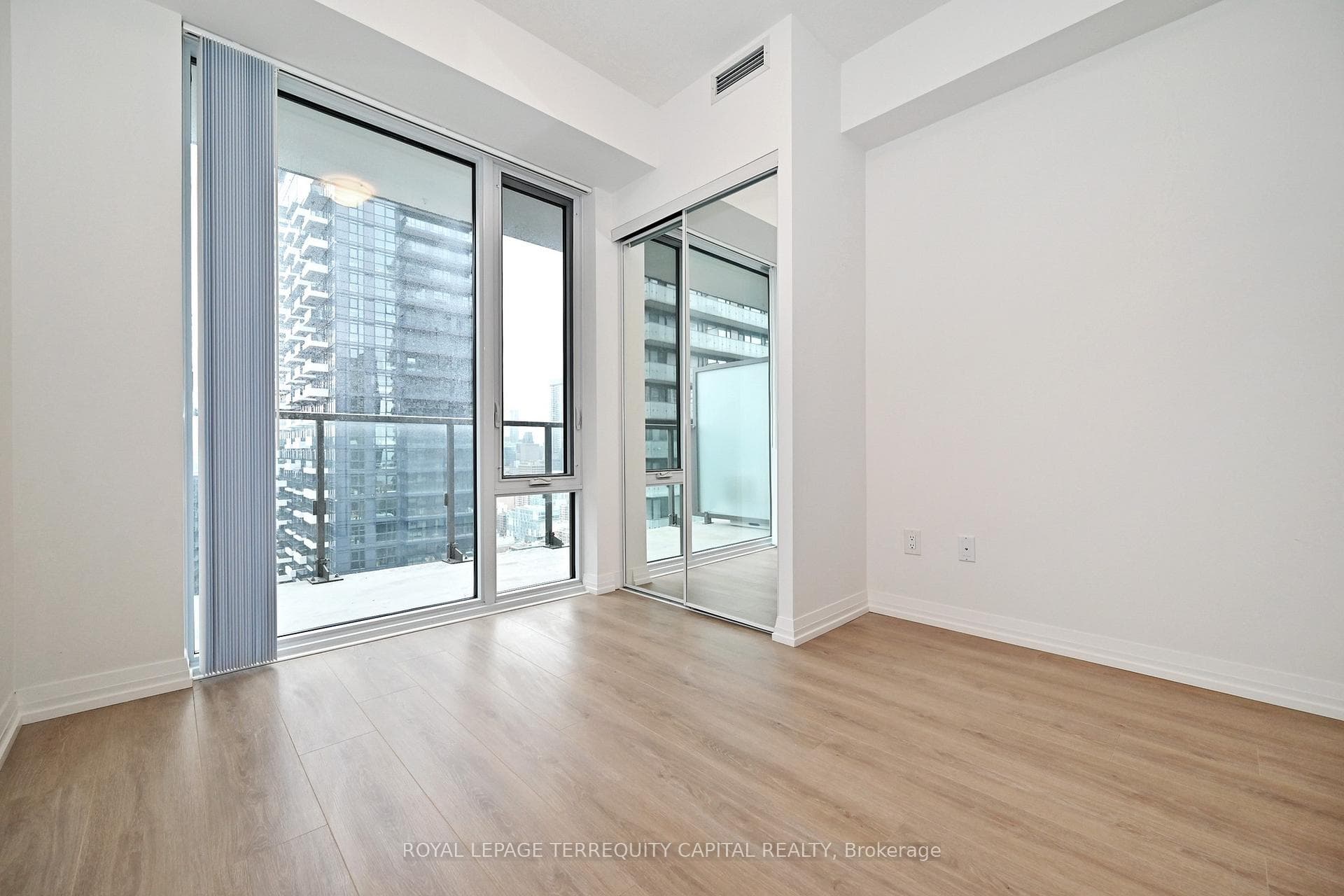 28 Widmer Street Unit 3526 photo 17