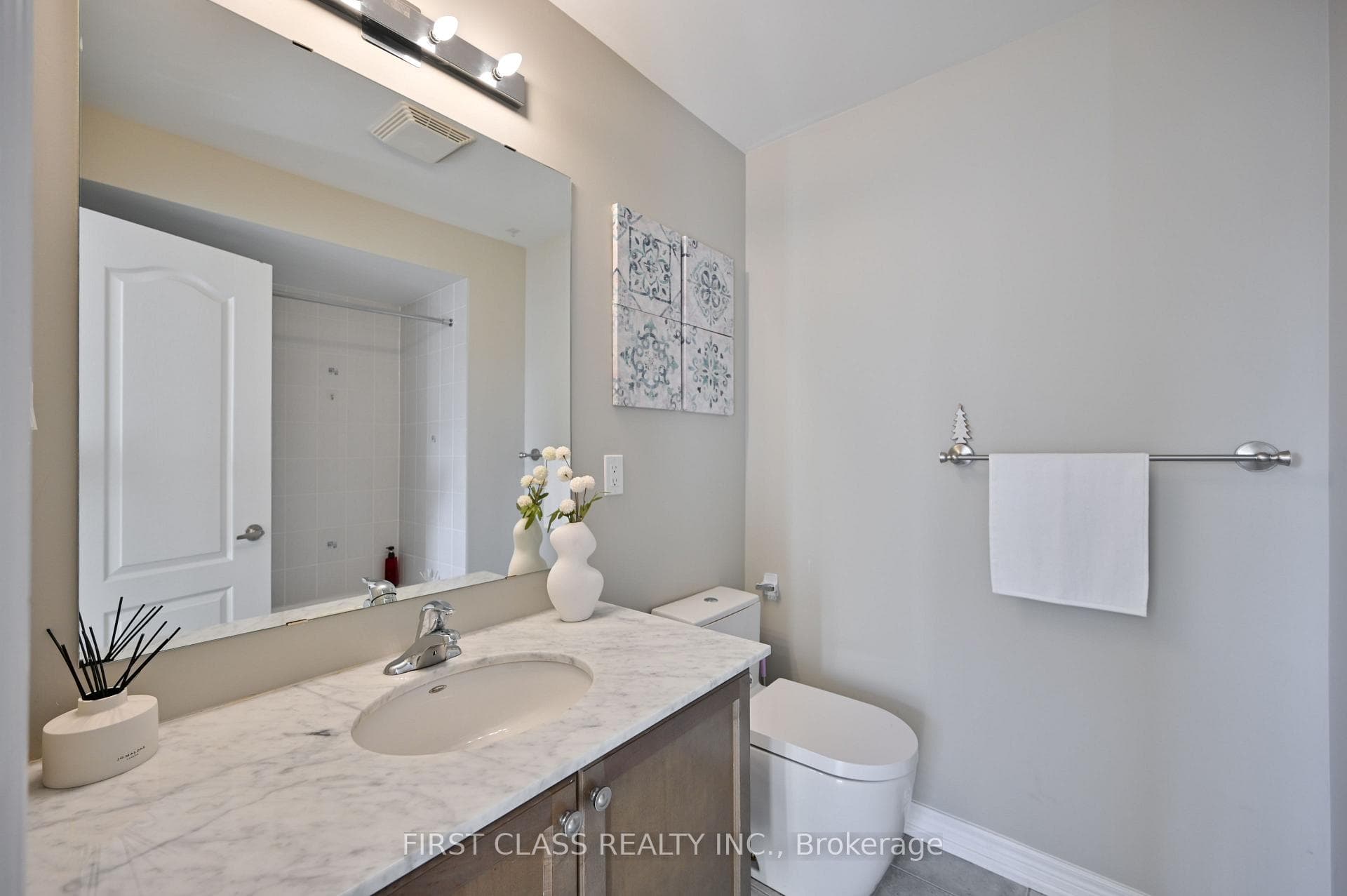 12 Princess Diana Drive photo 30