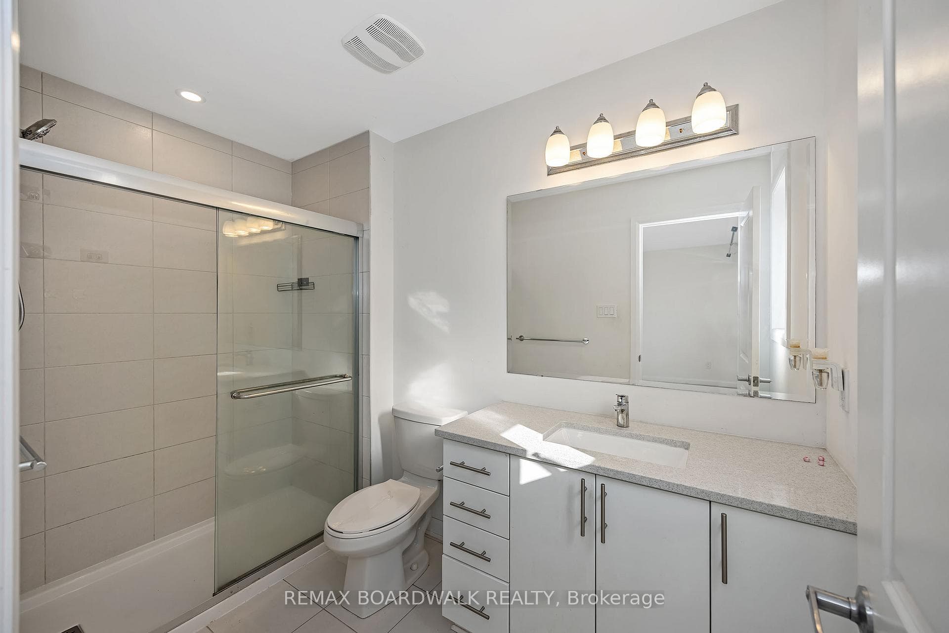 2063 Caltra Crescent photo 23