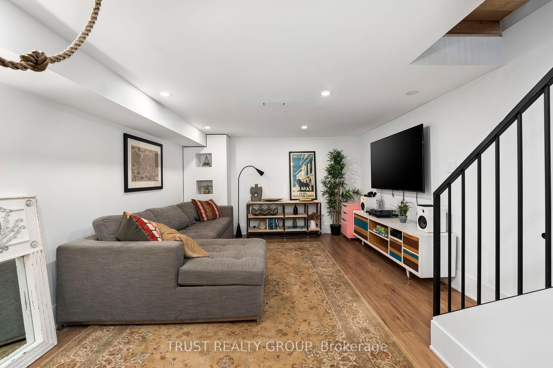 29 Perth Avenue photo 27