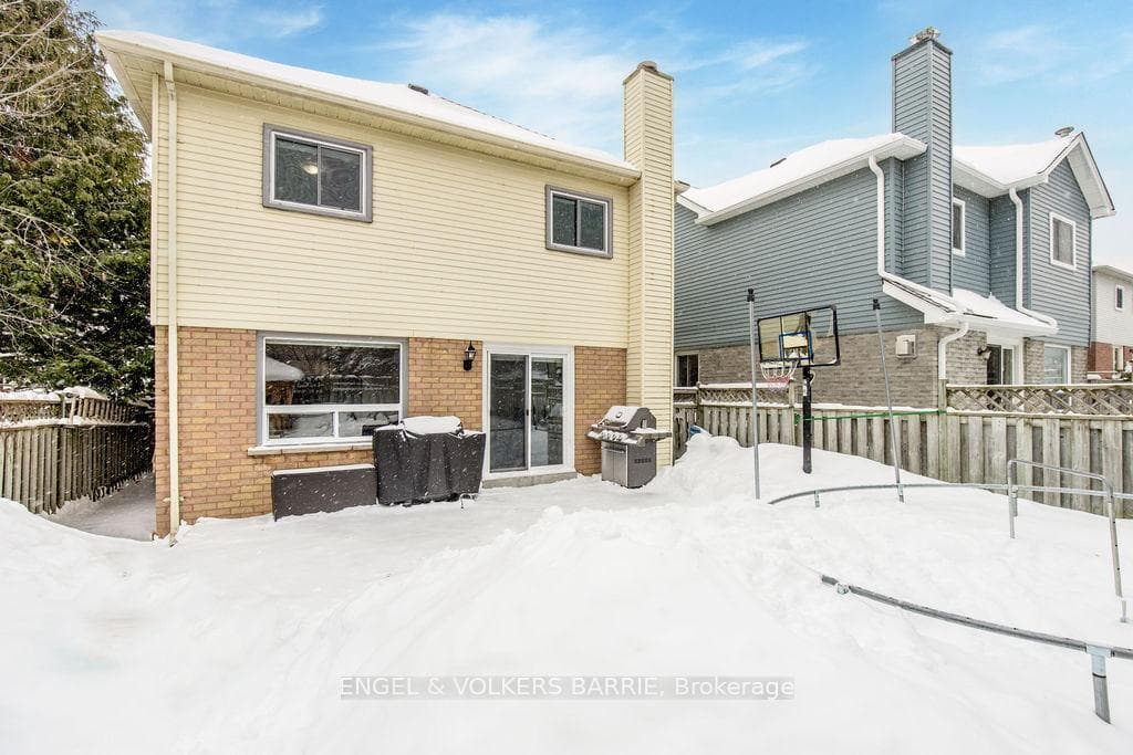 101 Hadden Crescent photo 31