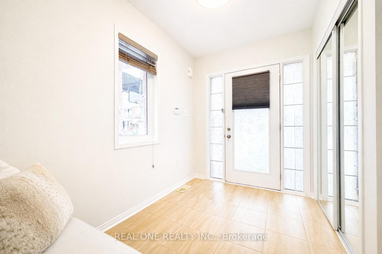 18 Latitude Lane photo 6