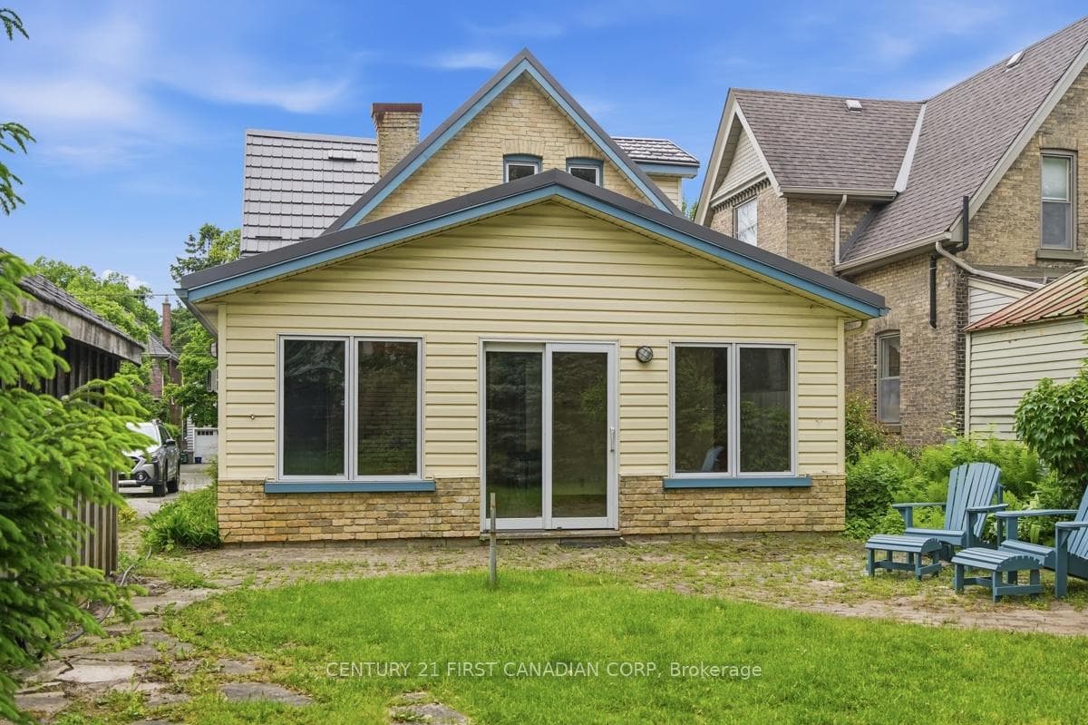 834 Colborne Street photo 30