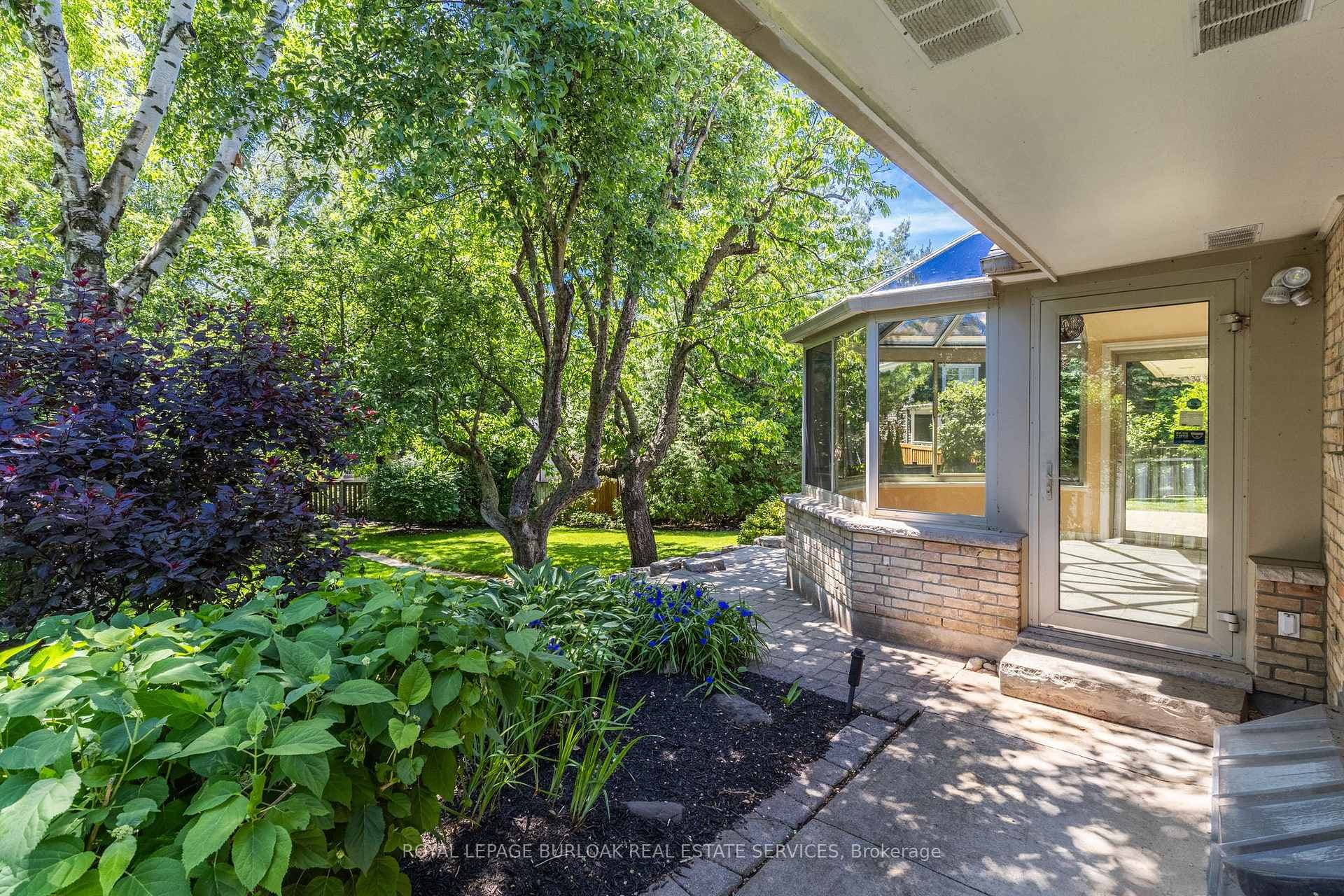 304 Oakwood Court photo 43