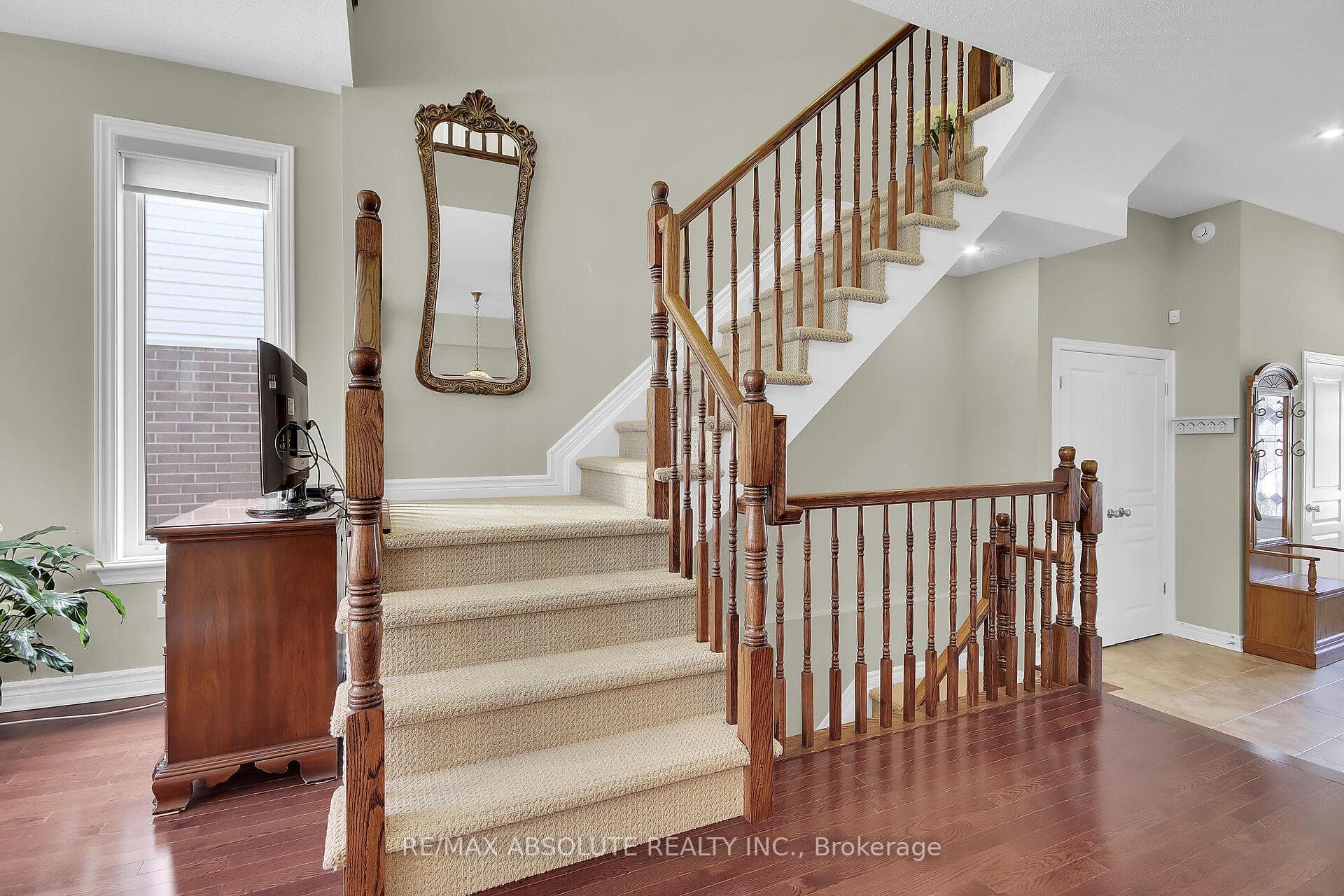 1118 Tischart Crescent photo 16