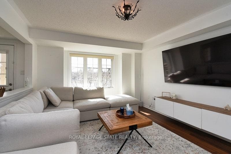 194 Kingston Road photo 9