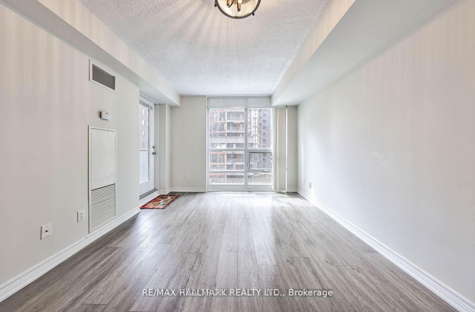 761 Bay Street Unit 610 photo 39