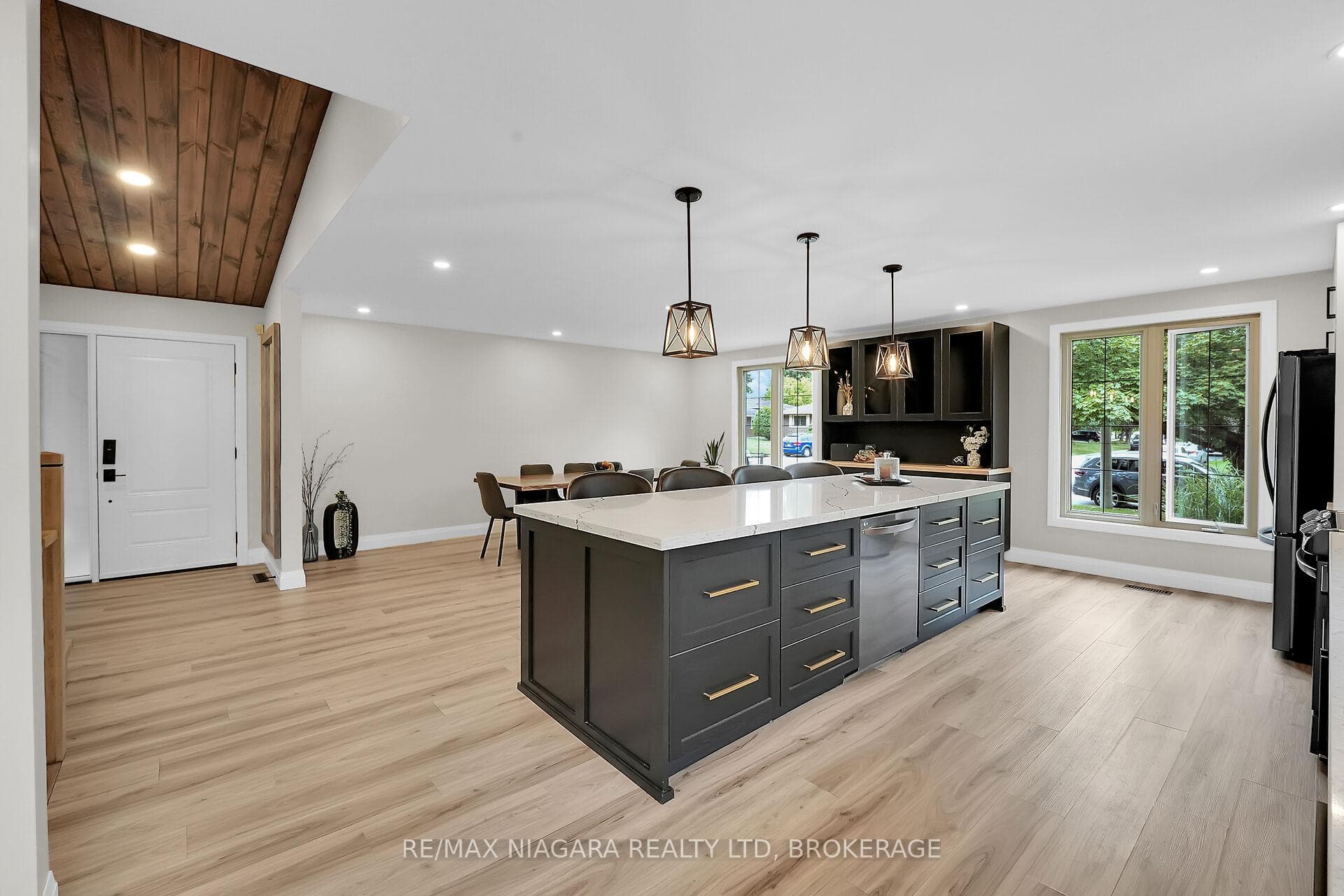 77 Alexandra Boulevard photo 10
