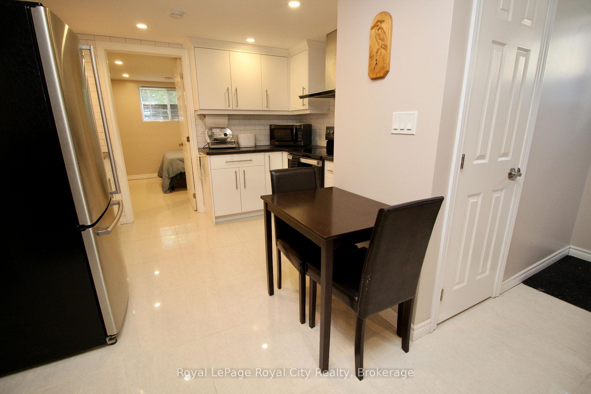 8 Rosewood Avenue photo 38