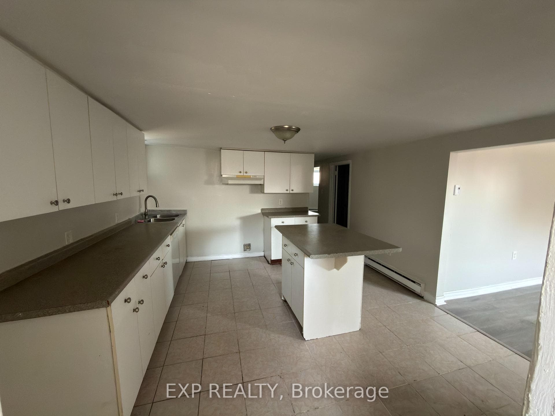 1168 Oxford Street Unit 3 photo 4