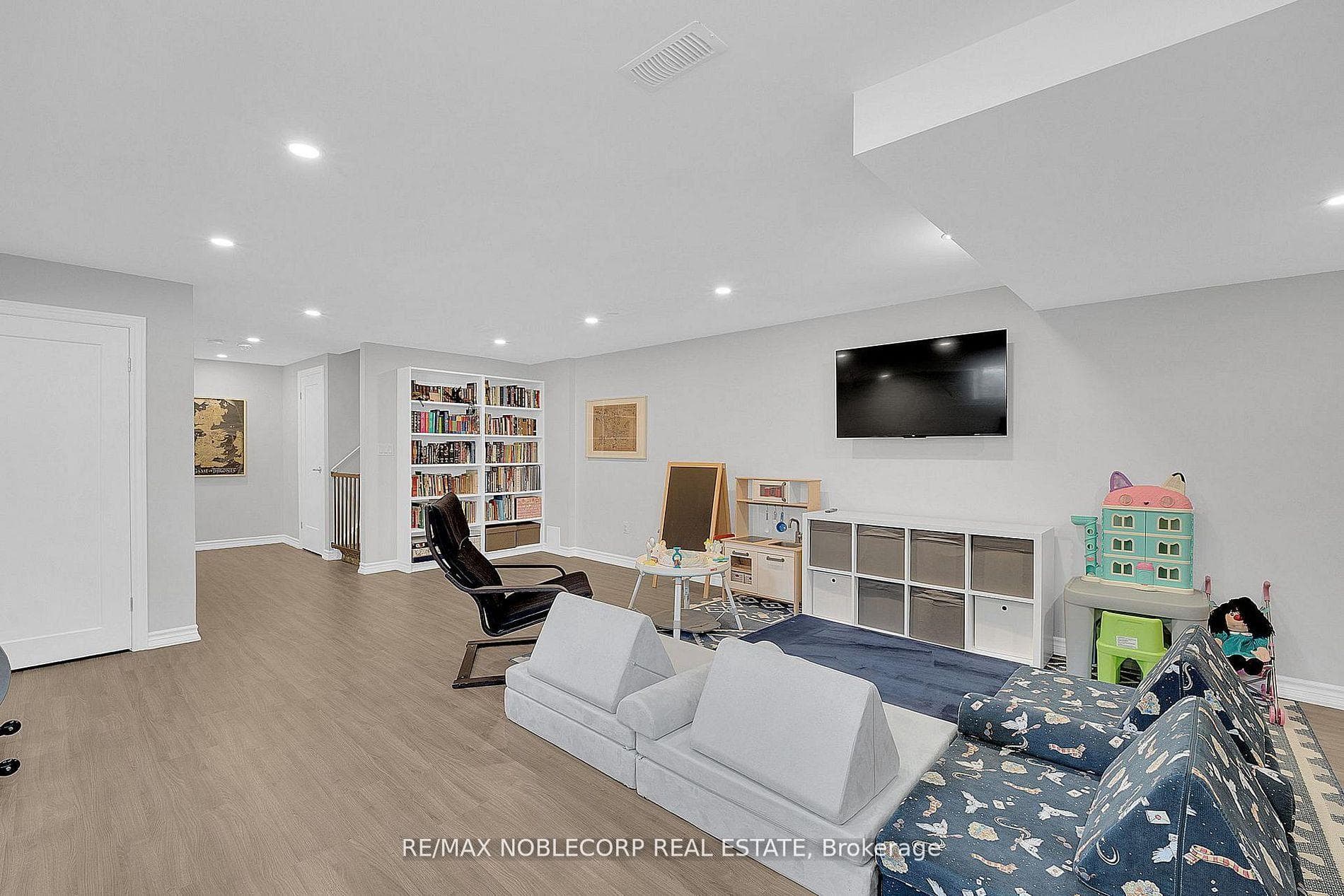 40 Sharpe Crescent photo 30