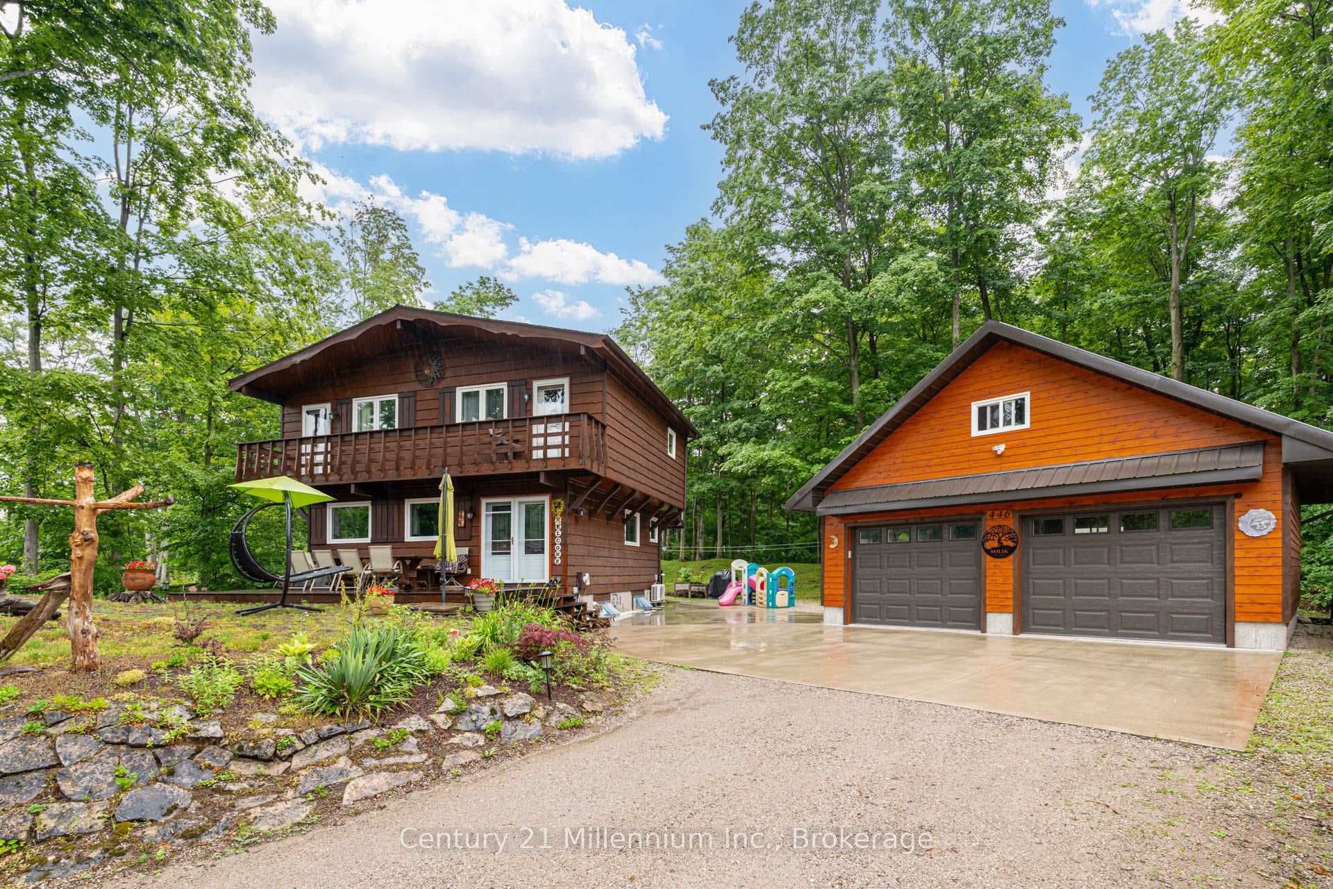 446 Manley Crescent photo 2