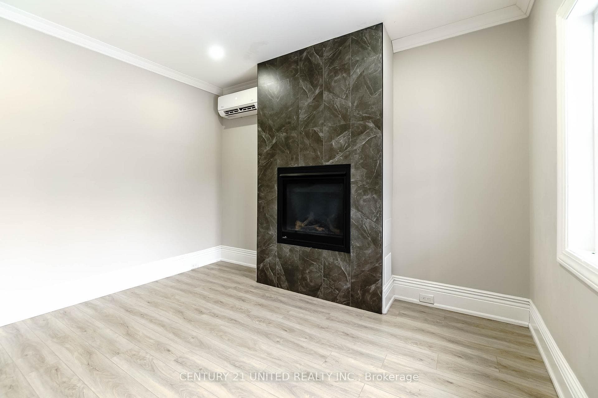218 Park Street photo 9