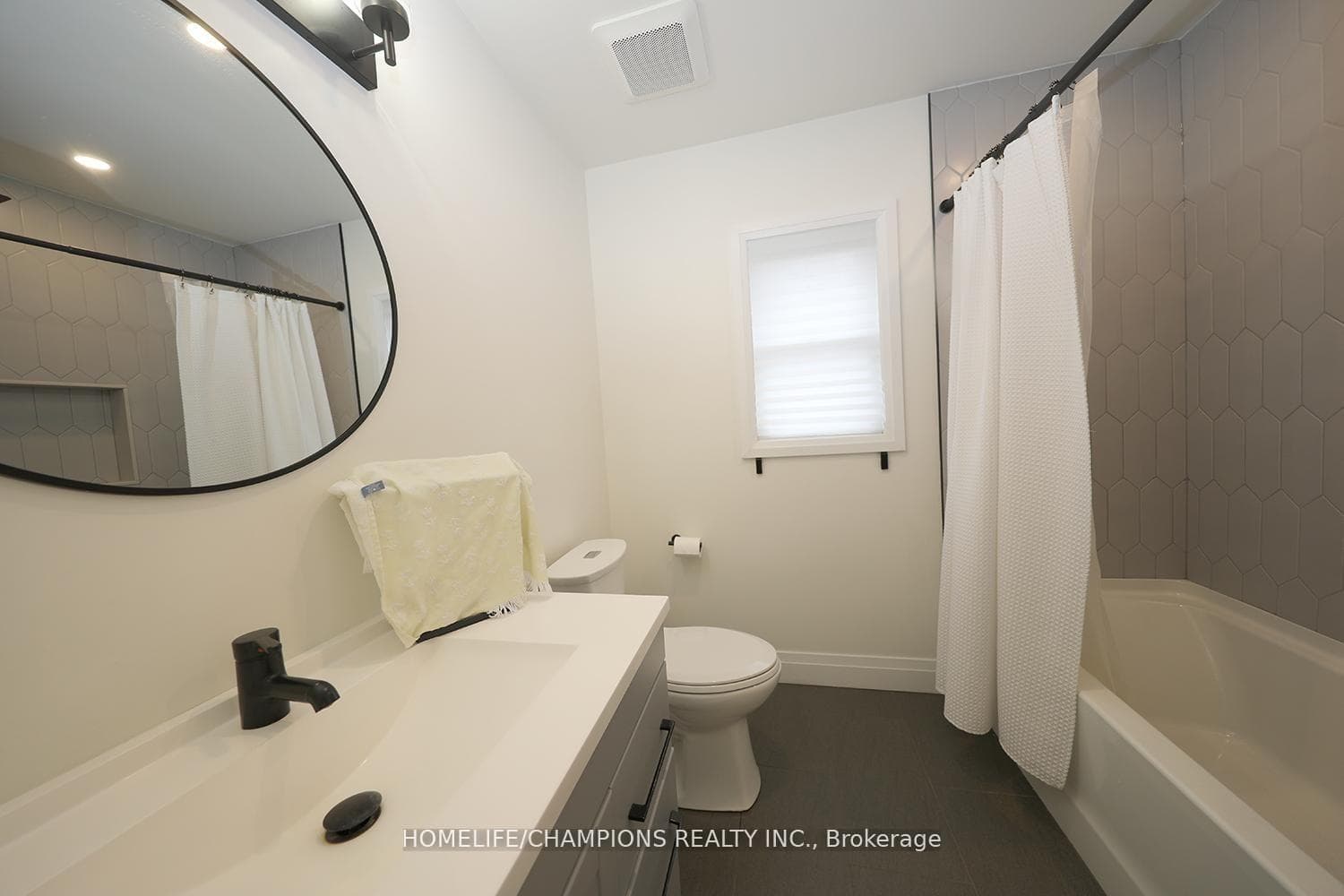 50 Fraserton Crescent photo 6